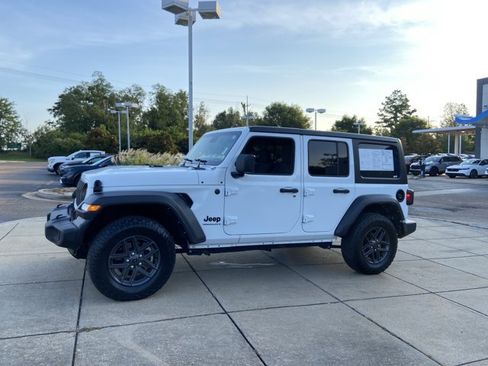 Used 2024 Jeep Wrangler Unlimited Sport AWD/4WD image 6