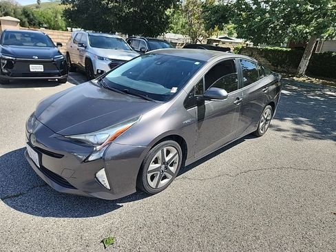 Used 2016 Toyota Prius Three Touring image 1