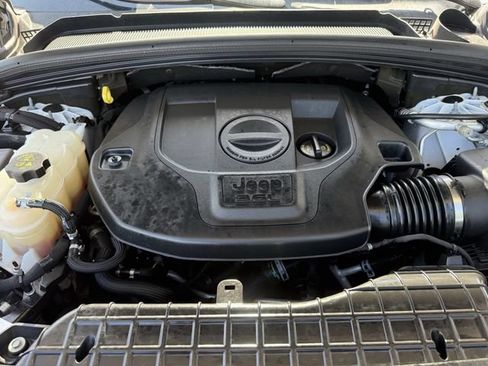 Used 2023 Jeep Grand Cherokee Overland w/ Luxury Tech Group IV RWD image 34