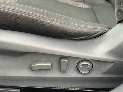 Used 2025 Subaru Outback Premium AWD/4WD image 16