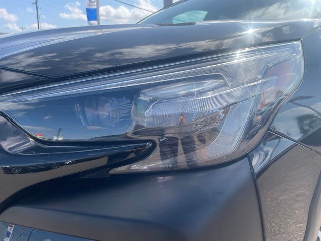 Used 2025 Subaru Outback Premium AWD/4WD image 4