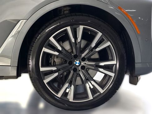 Used 2024 BMW X7 xDrive40i w/ Climate Comfort Package AWD/4WD image 11