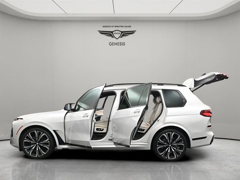 Used 2023 BMW X7 M60i w/ Executive Package AWD/4WD image 33