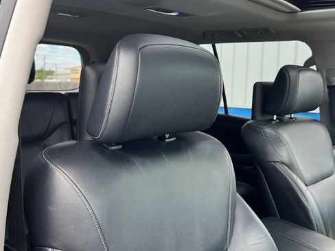 Used 2013 Lexus LX 570 4WD w/ Luxury Pkg image 24