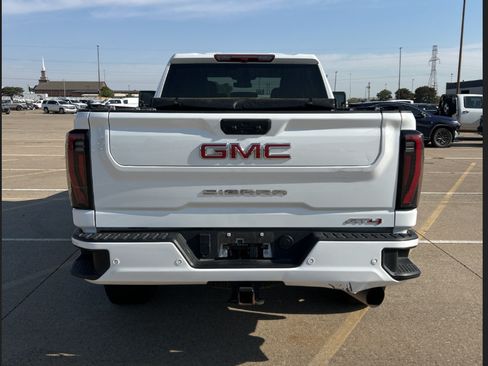 Used 2025 GMC Sierra 2500 AT4 AWD/4WD image 8