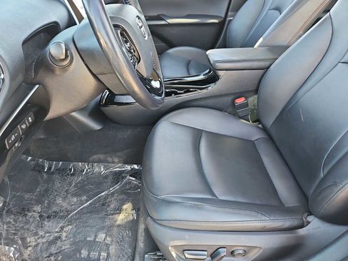 Used 2022 Toyota Prius XLE image 17