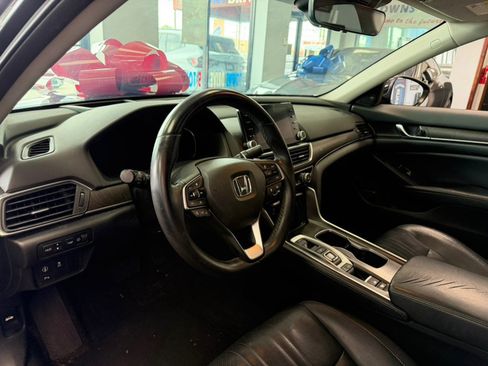 Used 2018 Honda Accord Touring image 19