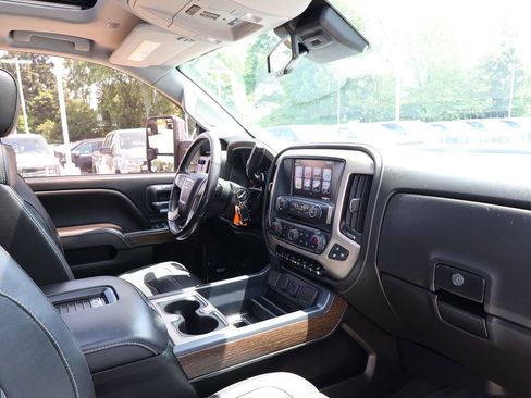 Used 2018 GMC Sierra 2500 Denali w/ Duramax Plus Package AWD/4WD image 43