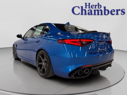 Used 2022 Alfa Romeo Giulia Quadrifoglio image 3