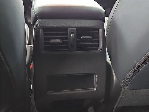 Used 2024 Mitsubishi Outlander SE image 19