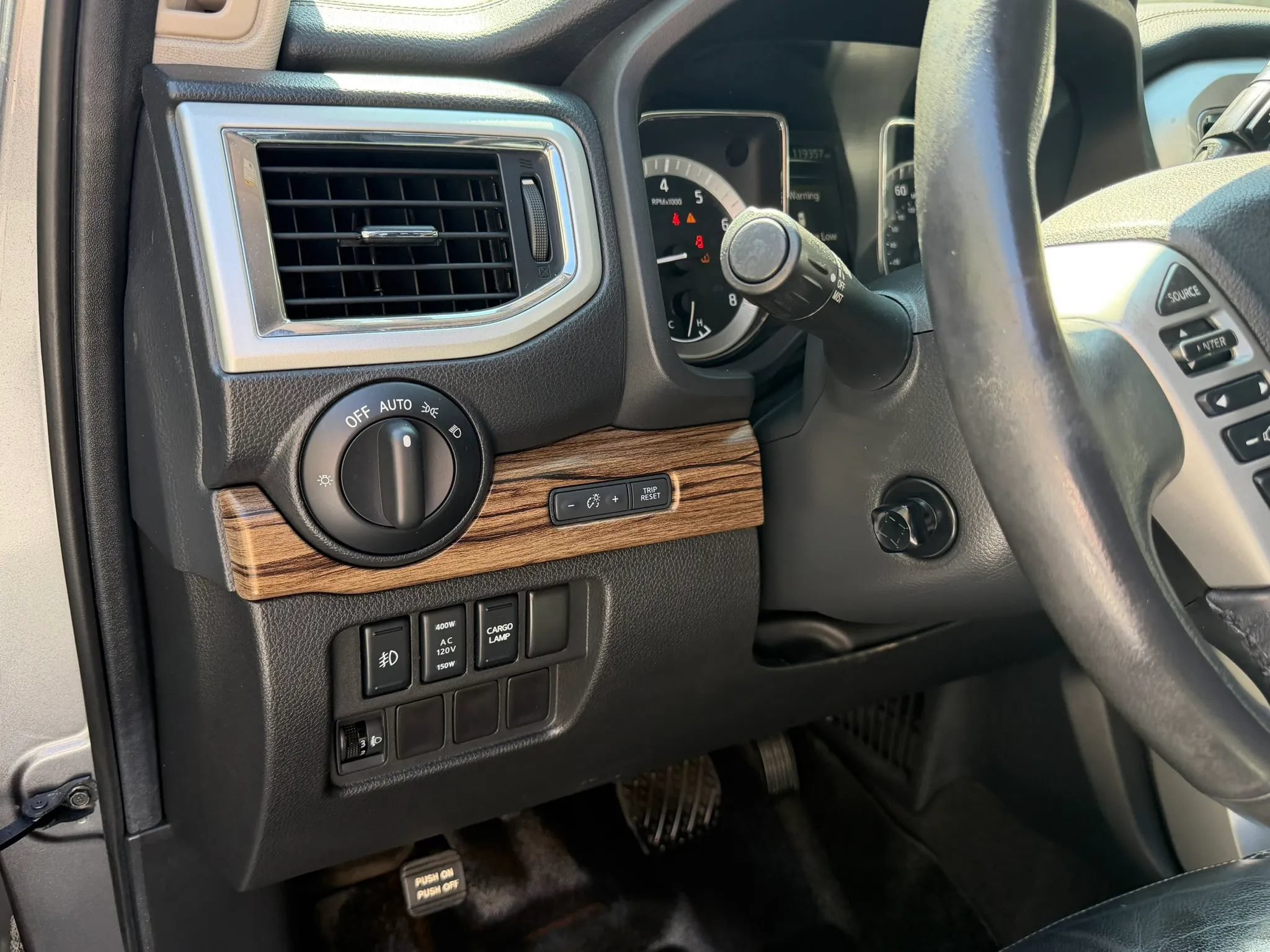 Used 2017 Nissan Titan SL AWD/4WD image 27