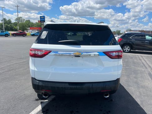 Used 2020 Chevrolet Traverse LT w/ LT Premium Package FWD image 3