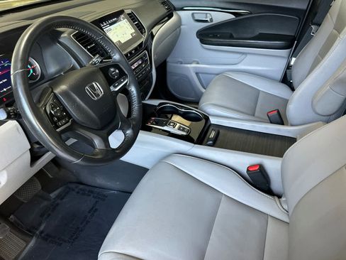 Used 2019 Honda Pilot Touring image 11