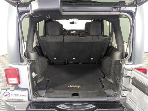 Used 2015 Jeep Wrangler Unlimited Willys image 26