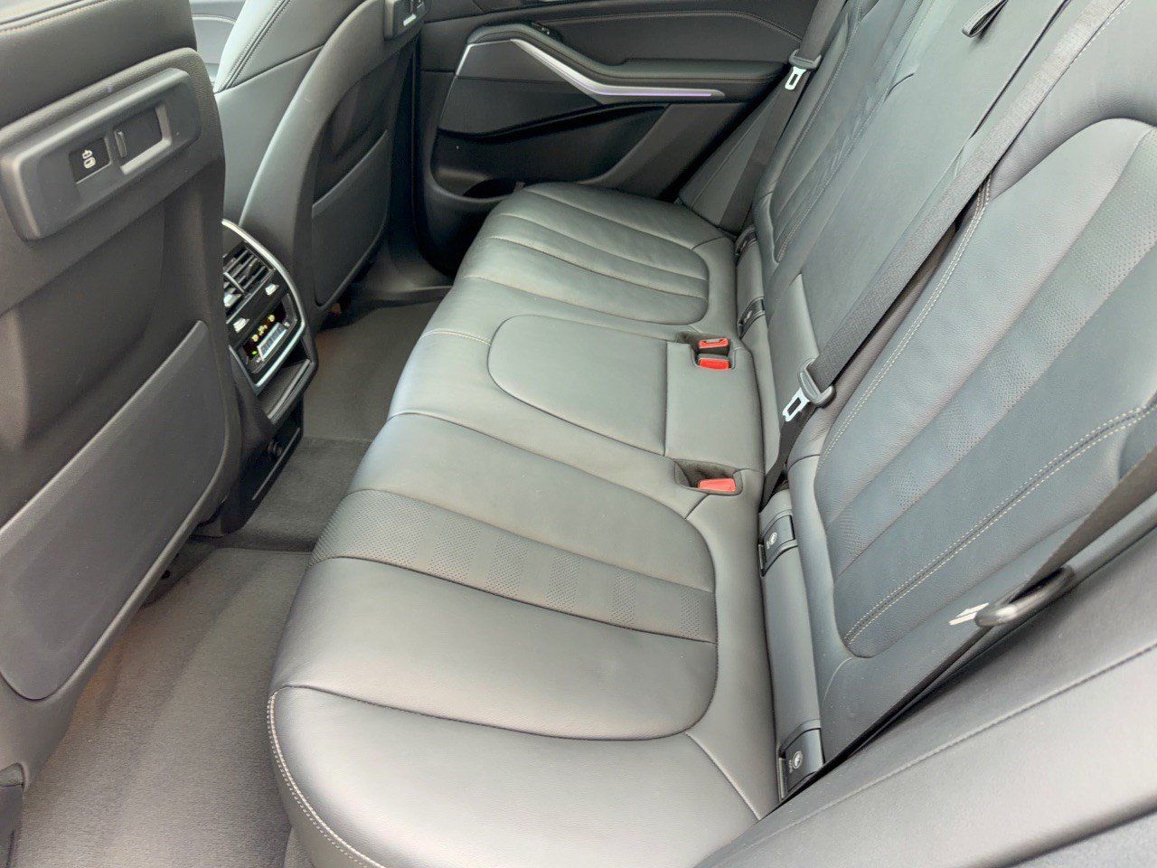 Used 2022 BMW X5 sDrive40i w/ M Sport Package RWD image 25