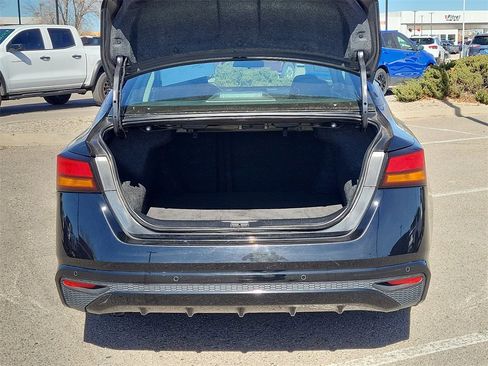 Used 2024 Nissan Altima 2.5 SV image 11