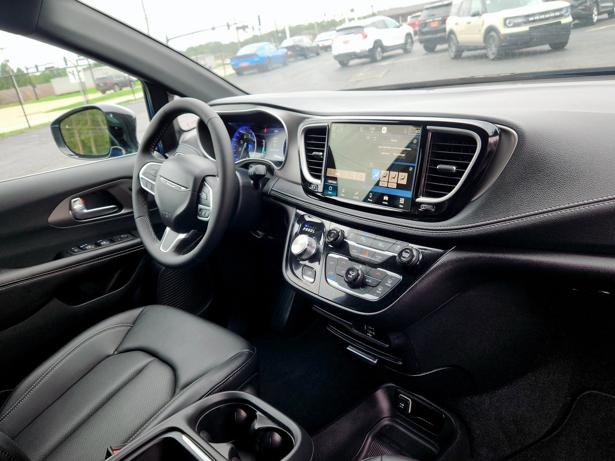 New 2027 Chrysler Pacifica Select FWD image 47