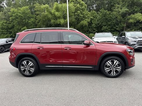 New 2025 Mercedes-Benz GLB 250 image 2