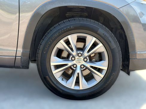 Used 2015 Toyota Highlander XLE FWD image 13