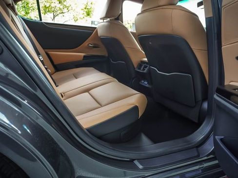 Certified 2023 Lexus ES 300h w/ Premium Package FWD image 23