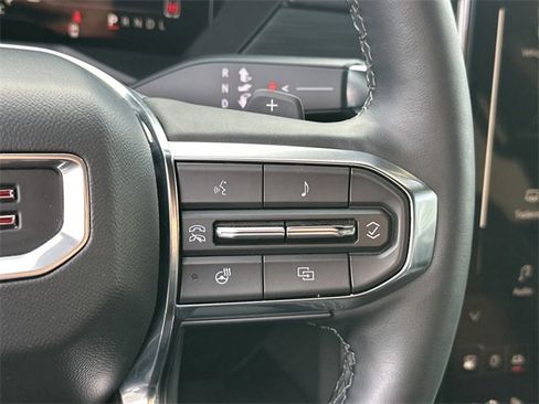 Used 2025 GMC Acadia Elevation image 17