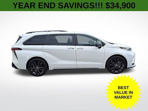Used 2023 Toyota Sienna XSE image 8
