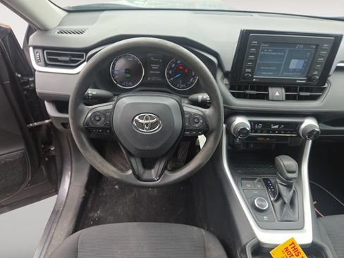 Used 2021 Toyota RAV4 LE AWD/4WD image 10