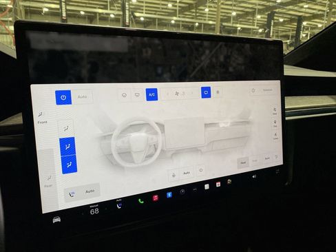 Used 2022 Tesla Model X image 9