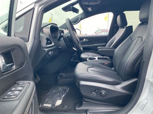 New 2026 Chrysler Voyager LX FWD image 21
