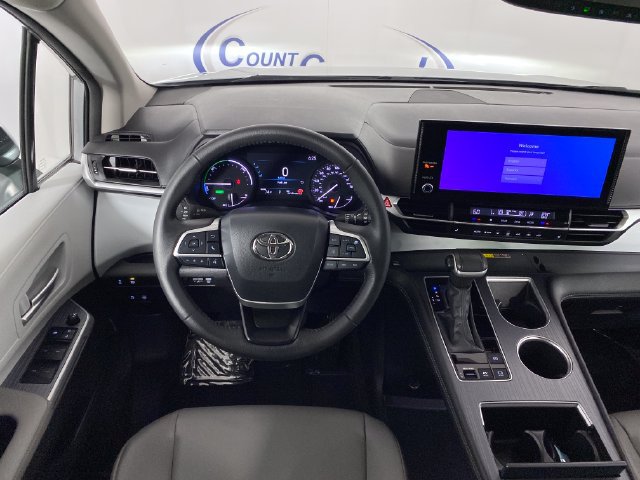 Used 2025 Toyota Sienna XLE FWD image 20