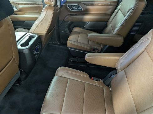 Used 2021 Chevrolet Suburban High Country image 16