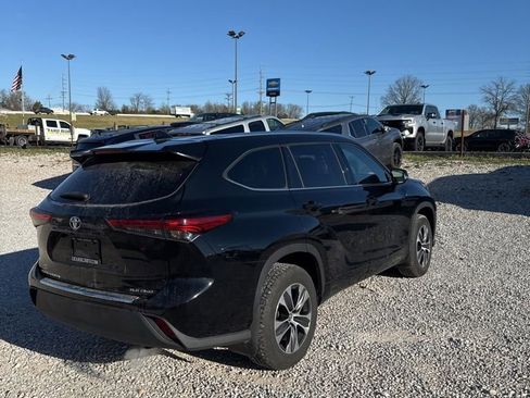 Used 2021 Toyota Highlander XLE image 3