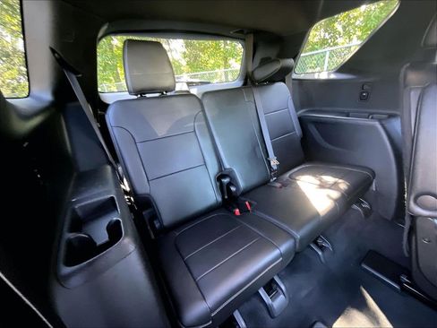 Used 2022 Chevrolet Traverse LT AWD/4WD image 17