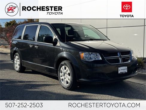 Used 2019 Dodge Grand Caravan SE w/ Rear Park Assist Package image 1