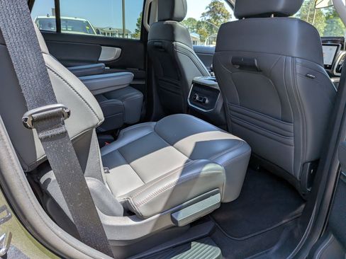Used 2025 Ford Expedition Active AWD/4WD image 21