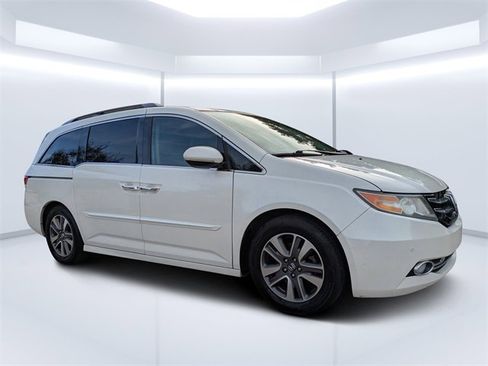 Used 2017 Honda Odyssey Touring Elite image 2