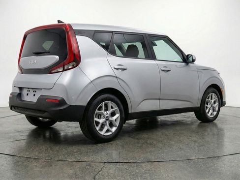 Used 2025 Kia Soul LX w/ LX Technology Package FWD image 9