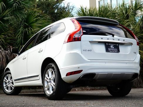 Used 2015 Volvo XC60 T5 Platinum image 4