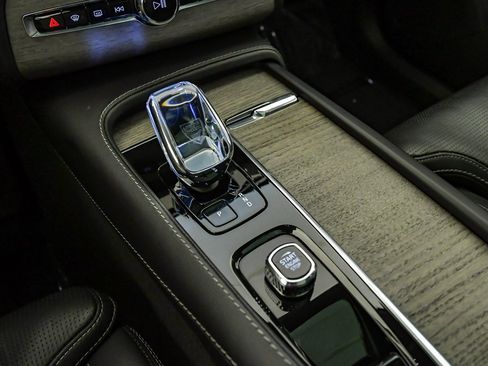 Certified 2023 Volvo XC90 T8 Ultimate w/ Protection Package Premier image 28