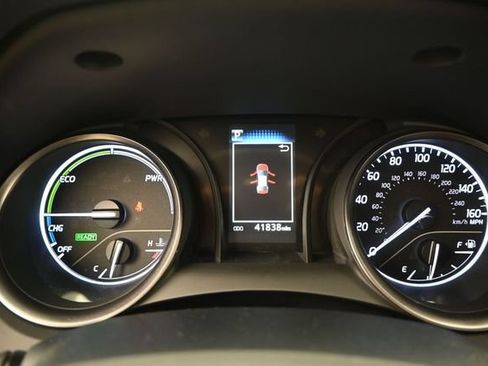 Used 2023 Toyota Camry SE FWD image 10