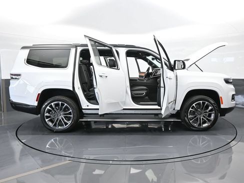 Used 2024 Jeep Grand Wagoneer Series III AWD/4WD image 67