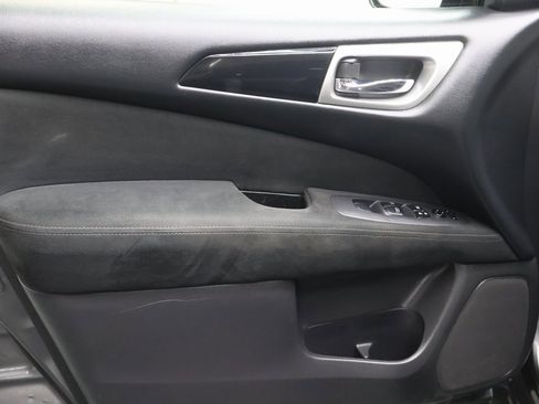 Used 2015 Nissan Pathfinder SV w/ Trailer Tow Package image 16