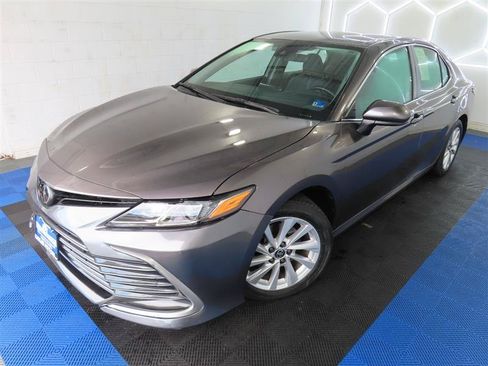 Used 2023 Toyota Camry LE FWD image 4