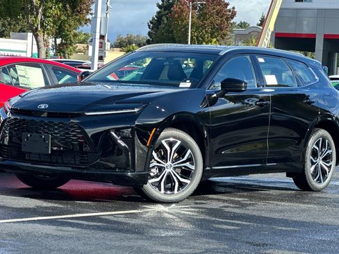 New 2025 Toyota Crown Signia image 2