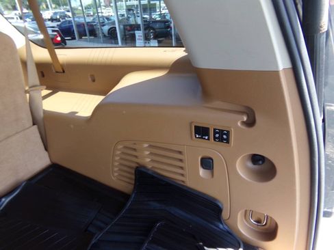 Used 2016 Cadillac Escalade ESV Platinum AWD/4WD image 23