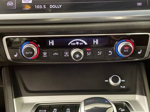 Used 2025 Audi Q3 2.0T Premium image 18