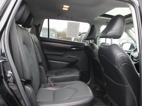 Used 2024 Toyota Highlander Limited image 33