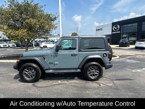 Used 2025 Jeep Wrangler Sport AWD/4WD image 3