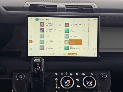 Used 2023 Land Rover Defender 130 S image 27