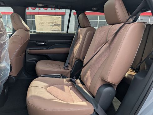 New 2026 Toyota Grand Highlander AWD Hybrid image 28